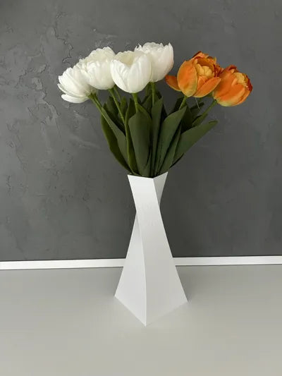 Vase twisted